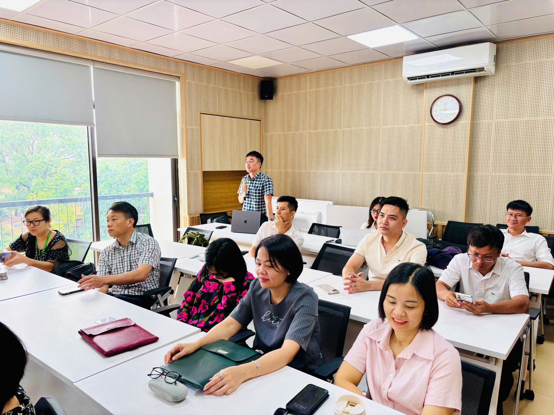 Chương trình thảo luận tại hội nghị